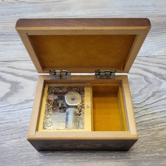 Vintage Japanese handpainted music box Wooden and porcelain - Picture 8 of 14